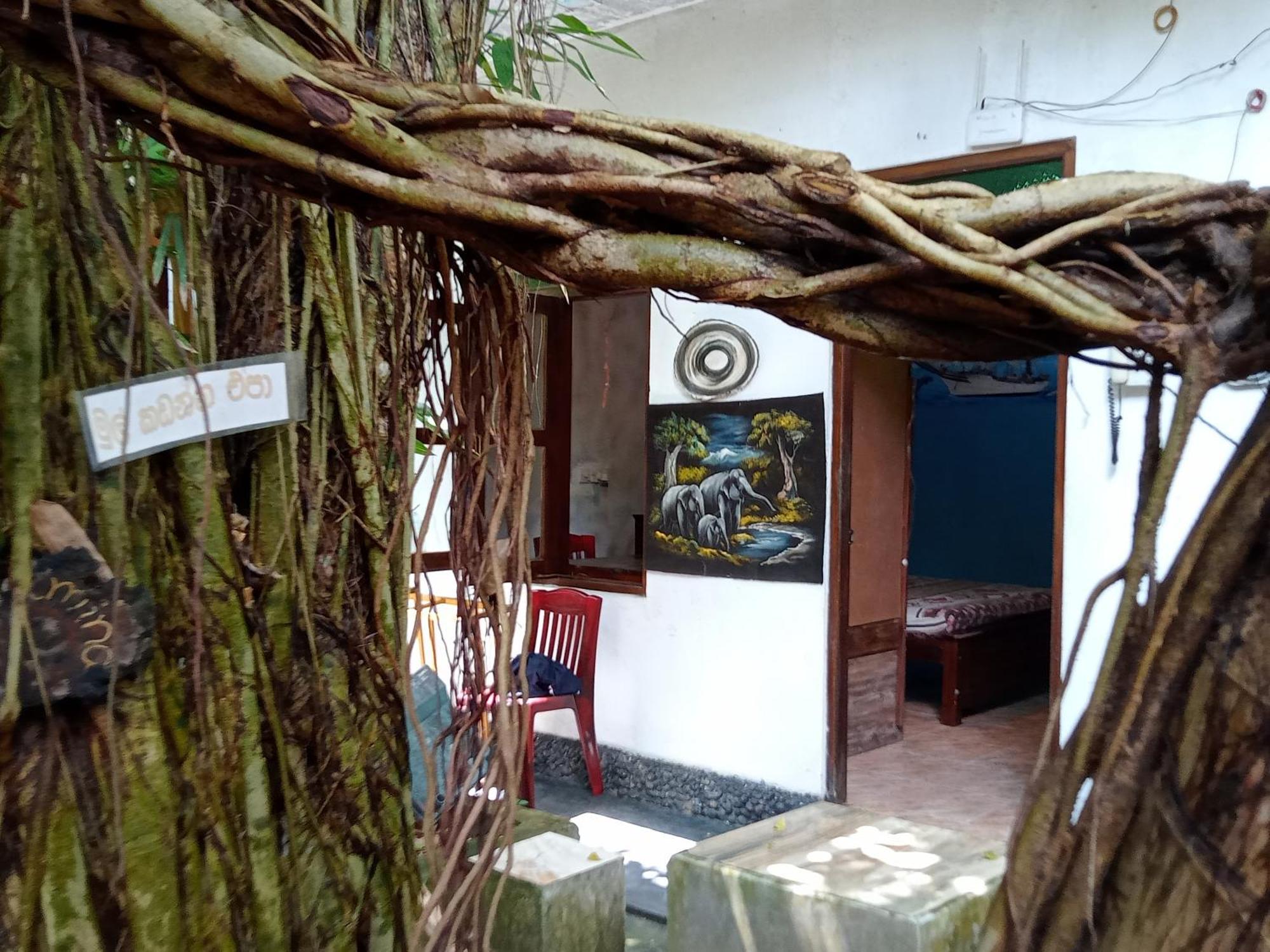 Suninn Hostel And Surf School Weligama Ngoại thất bức ảnh
