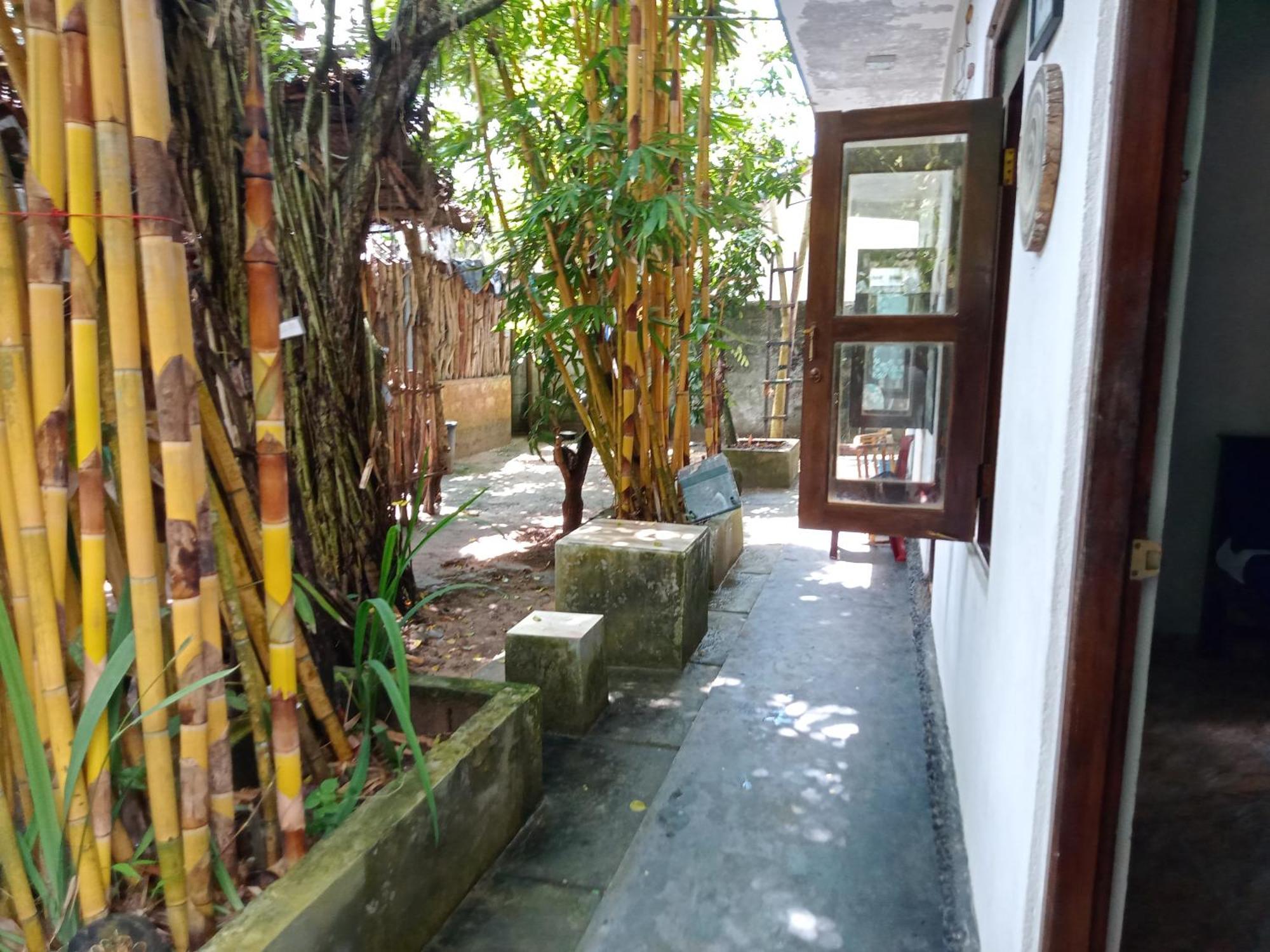 Suninn Hostel And Surf School Weligama Ngoại thất bức ảnh