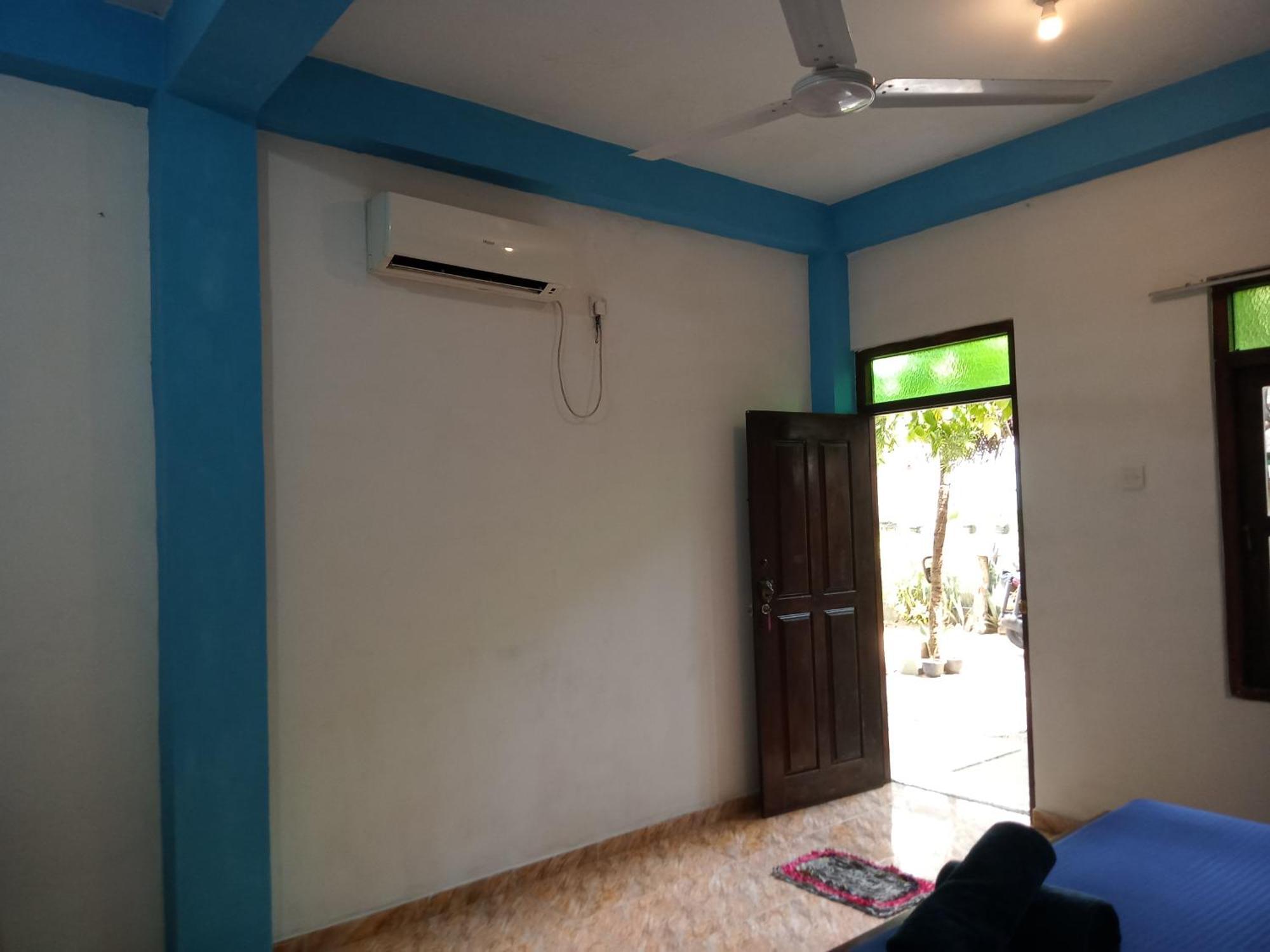 Suninn Hostel And Surf School Weligama Ngoại thất bức ảnh