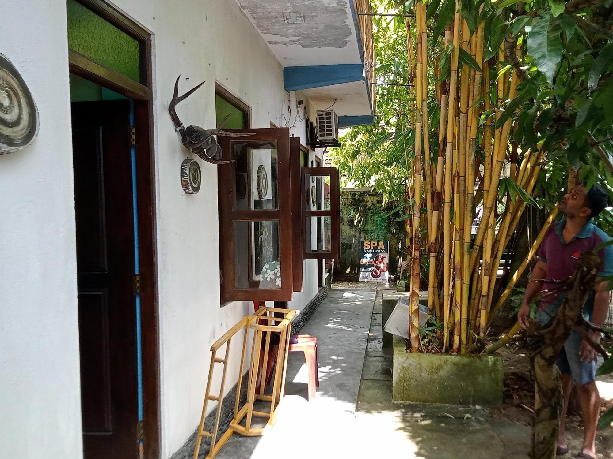 Suninn Hostel And Surf School Weligama Ngoại thất bức ảnh