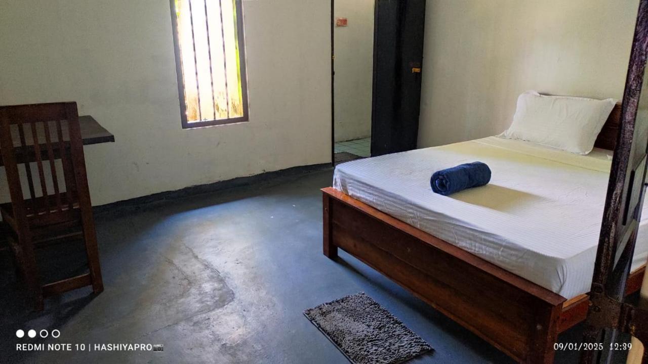 Suninn Hostel And Surf School Weligama Ngoại thất bức ảnh